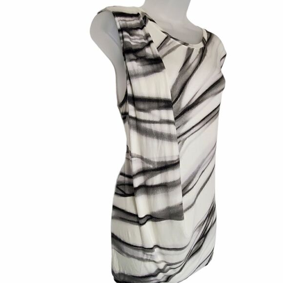 Rose & Olive drape marbled T shirt - Picture 1 of 7